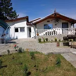 Holiday home мони-зона релакс Brosh